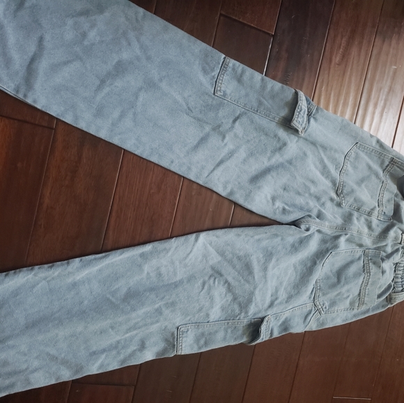 Women Medium Wash Wide Leg Cargos - Picture 6 of 6